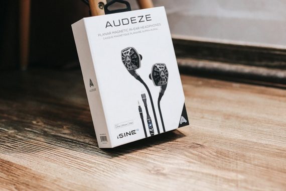 black Audeze earphones box